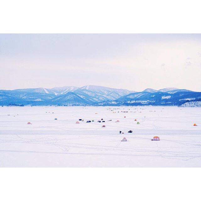 湖面散歩#桧原湖 #ワカサギ釣りのテントがたくさん #雪 #空 #裏磐梯 #会津 #福島 #lakehibara #snow #sky #MtBandai #aizu #fukushim